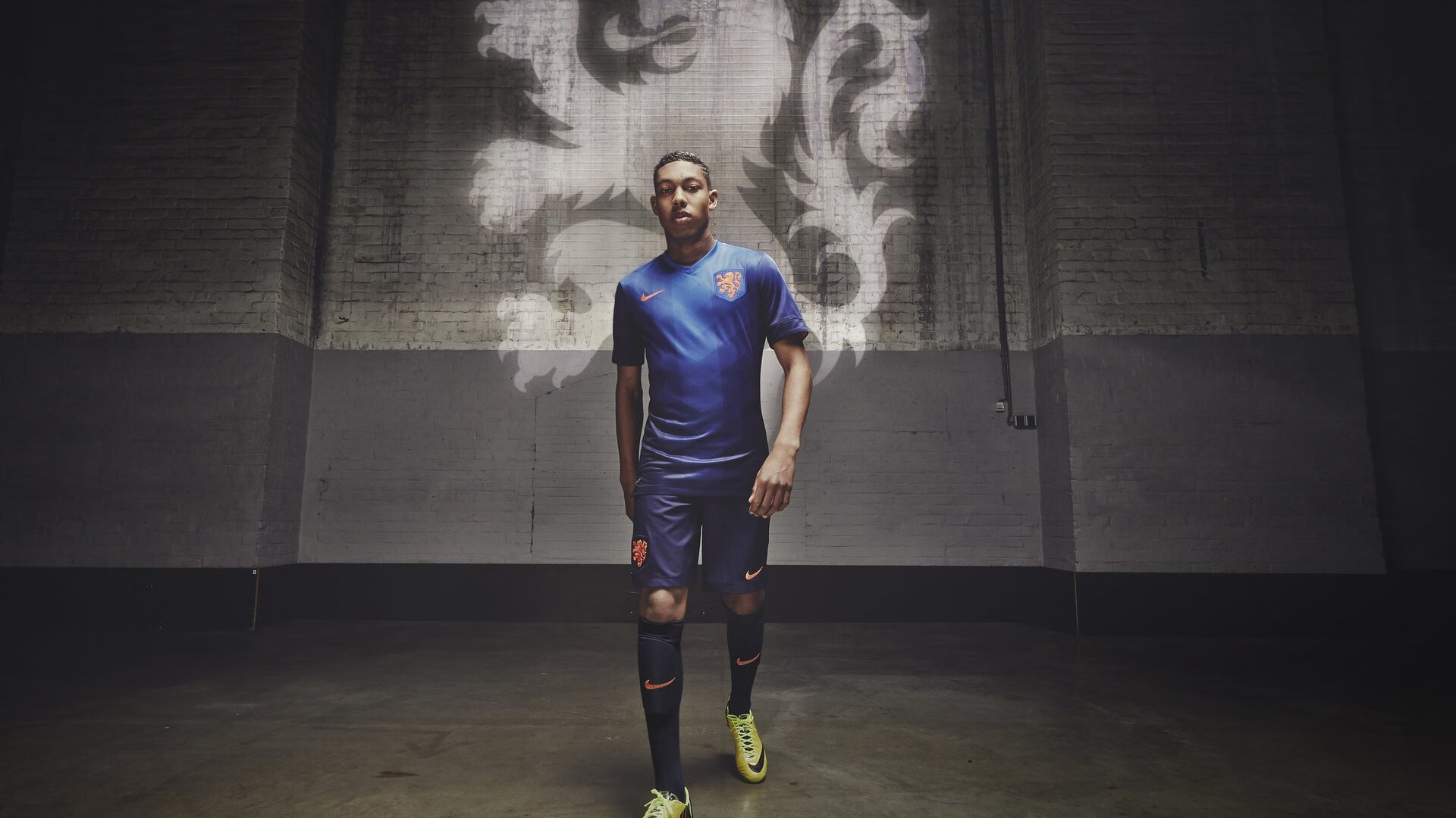 爱游戏官方-皇家马德里俱乐部签约哥伦比亚球员，增加攻击力，哥伦比亚踢内马尔